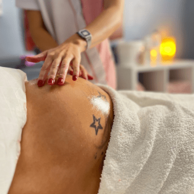 Tratamiento envoltura hidratante en abdomen